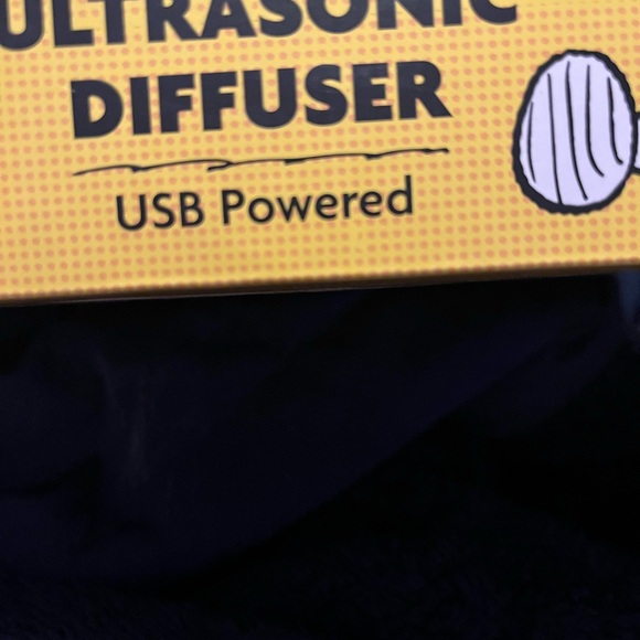 Peanuts Yellow Ultrasonic Diffuser - Picture 3 of 6